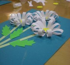 Idée Pinterest : Bricolages en forme de fleurs.