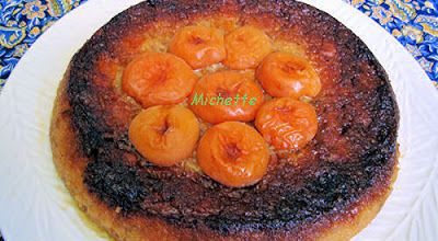 Gâteau familial façon diplomate caramélisé à l'abricot, coulis de fraise