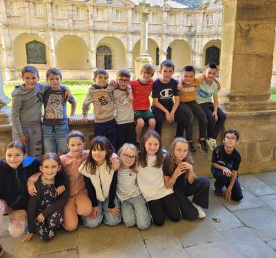 Visite de l'exposition au cloître de Ste Anne