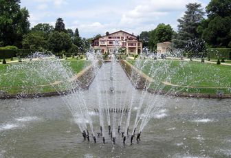 l'Arnaga et le jet d'eau