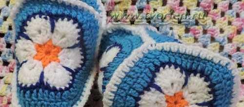 Chaussons avec trois formes au crochet 