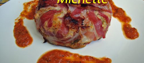 Gâteau d'aubergine à la pancetta grillée, coulis de tomate