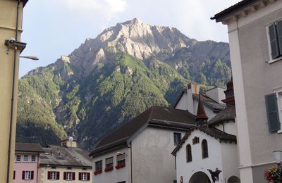 EB - Balade dans les rues de Brigue, dans le Valais...