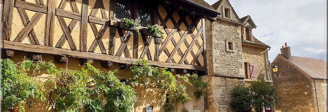 1030 - Châteauneuf-en-Auxois, en Côte d'Or (21)