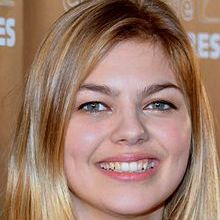  Louane chante "Je vole" dans La famille Bélier