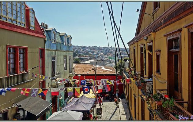 20/03/2022 : la journée et ce voyage se terminent en se perdant dans les ruelles qui vont nous conduire au Parc Culturel de Valparaíso, où nous prendrons le taxi pour rentrer à Santiago - Chili