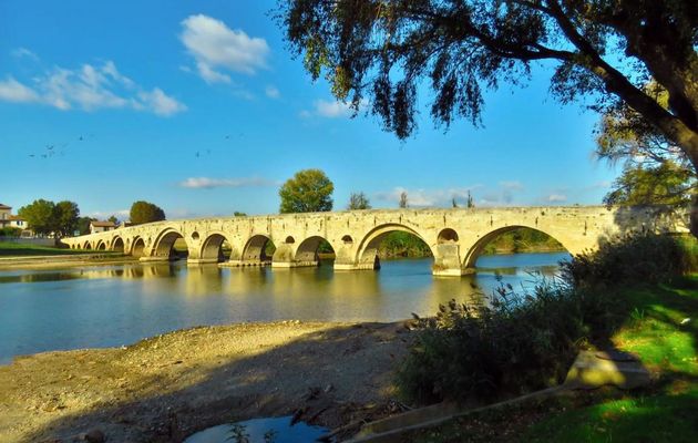 un pont à Béziers en REFLETS