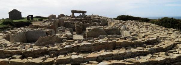Le site archéologique de Menez Dregan à Plouhinec (Finistère)