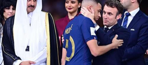 Coupe du monde: le coût des allers-retours de Macron au Qatar fait polémique