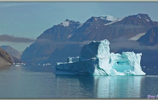 Métamorphose de l'iceberg au trou - Navigation entre Karrat Island et Ilulissat - Upernivik Island - Groenland