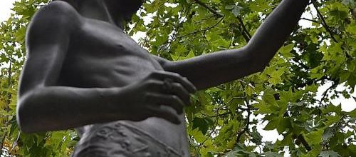 Jardin du Luxembourg : Le Marchand de Masques