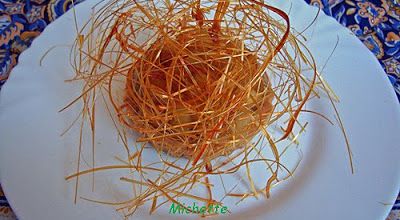 Tartelette aux pommes et fève tonka et sa jolie cage dorée en cheveux d'ange.