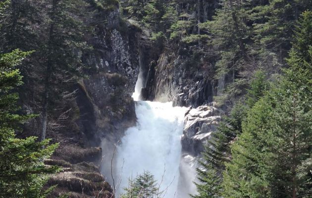 Le pont d'Espagne - cascade du Cerisey