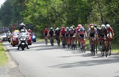 EB - Les coureurs du Tour de France 2021, passage à Bourideys...