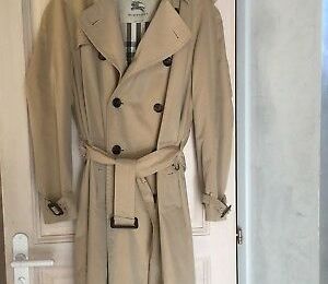 L’Art de porter l’imperméable, Sergi Pàmies, traduit du catalan par Edmond Raillard (Jacqueline Chambon)