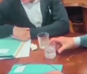 J'avoue que c'est dommage... ("0:14") Ce sont ces gens là qui jouent avec nos vies et avec notre économie, et qui prétendent lutter contre le narco-trafic...