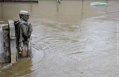 Faut il se fier au Zouave du pont de L'Alma ?