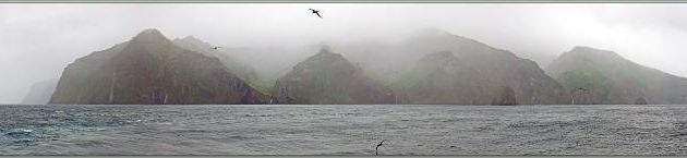 Panoramas sur la côte nord de Gough Island vue du Lyrial - Tristan da Cunha