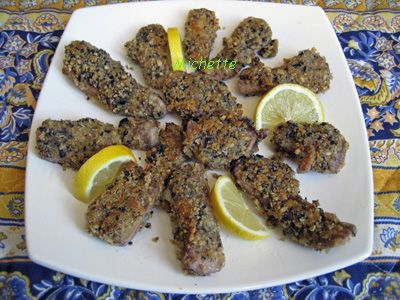 Langue d'agneau en panure de pignons et olives noires confites