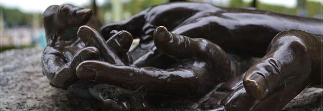 Jardin des Tuileries : The Welcoming Hands de Louise Bourgeois