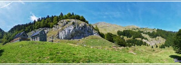 Estive de Lareix avec sa cabane pastorale et son refuge - Massif de Cagire - Sengouagnet - 31