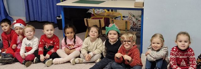 Venue du Père Noël et partage d'un goûter offert par la municipalité