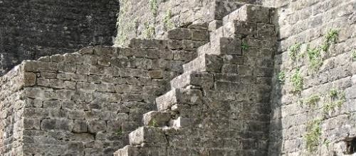 ... les escaliers de la butte sont durs aux miséreux...