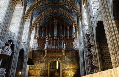 EB - La cathédrale Sainte-Cécile, à Albi : orgue et fresques...