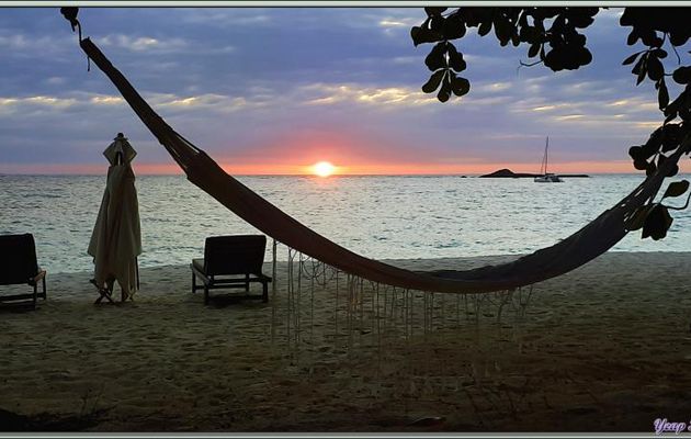 Dernier coucher de soleil pendant que nous préparions nos bagages pour le départ du lendemain matin - Nosy Tsarabanjina - Archipel des Mitsio - Madagascar