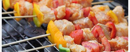 Brochettes de poisson & marinade tomate, citron vert,gingembre