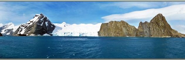 Dernière image panoramique sur Elephant Island vue du large de Wild Point et Belsham Cape - Elephant Island - South Shetland Islands