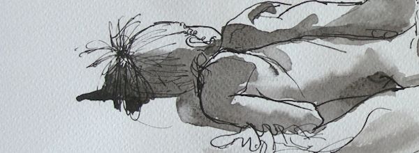 Lundi - Une pose allongée de dos.