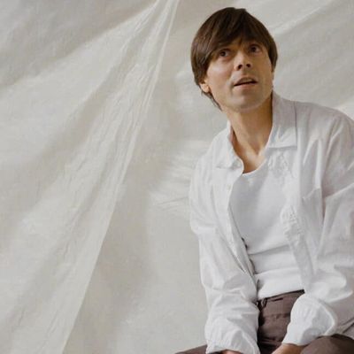 Lionel Langlais dévoile “In Extremis” et annonce un cinquième album ambitieux avant son concert au Café de la Danse