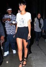 Rihanna quittant son hôtel à NYC