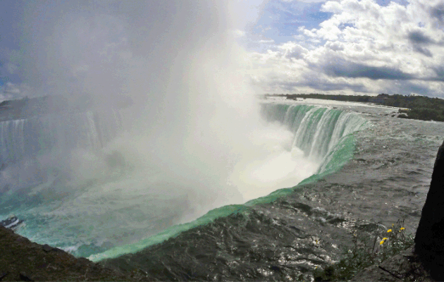 La chute du Fer à Cheval vu de Table Rock Center - Niagara Falls - Ontario - Canada