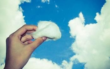 Les nuages qui passent, là bas...
