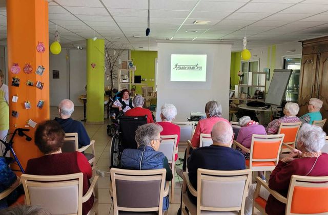 Rencontre  s'est tenue avec les résidents de l'EHPAD Le Prieuré de Montilliers, 29/04/25