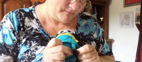 Un Minion, un gâteau et plantation
