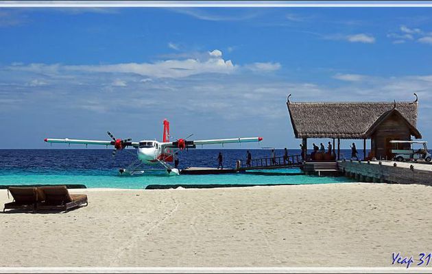 Je suis sur le départ pour une nouvelle plongée, mais pour d'autres vacanciers, c'est la fin du séjour avec le départ en hydravion - Moofushi - Atoll d'Ari - Maldives