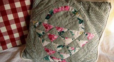 Coussin panier en fleurs