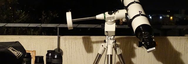 Un peu de ciel profond au dessus des lumières de Marseille