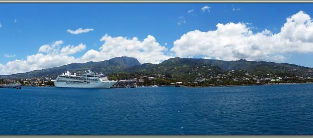Après 24 h de voyage en avion, 1 h de bateau pour rejoindre notre première étape, l'île de Moorea - Sortie du port de Papeete - Tahiti - Polynésie française