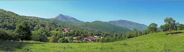 Superbe point de vue sur le Cagire, le Gar et le petit village de Girosp - Route de Gouillou - Aspet - 31