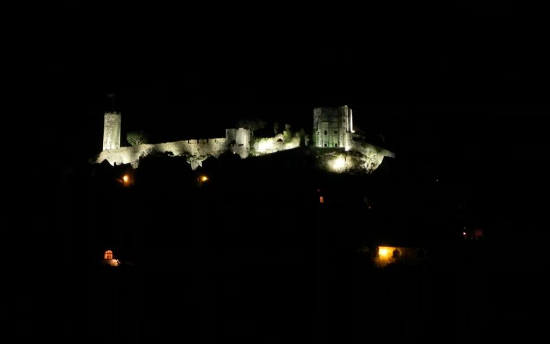 Le chateau de Turenne le soir