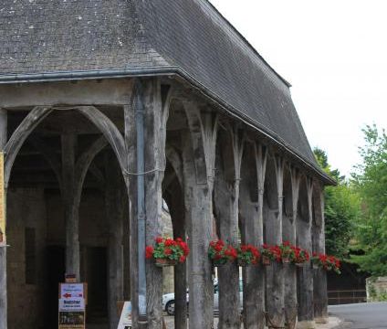 Montrésor / La halle des cardeux