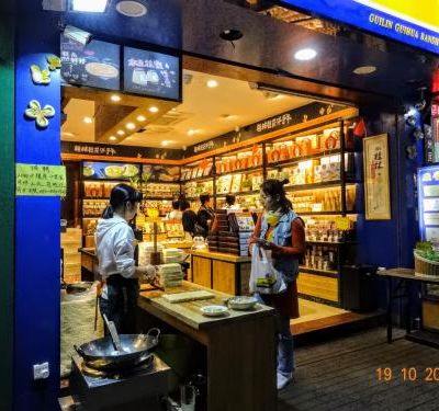 les magasins sont ouverts by night