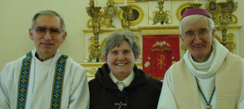 Mère, grand-mère, ermite et membre de l’Ordre franciscain séculier.