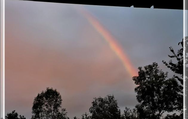 5/10/2021 8 heures, vers l'ouest, superbe arc-en-ciel à dominantes jaune et rouge - Lartigau - Milhas - 31