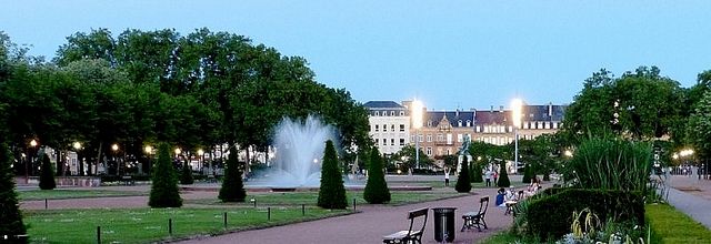 Metz / Quand la nuit tombe sur l'Esplanade...