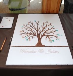 Oeuvre collective: L'arbre aux mains